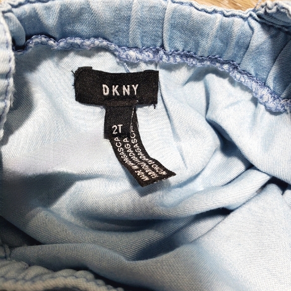 DKNY toddler girls denim color faded shorts jumpsuit Size 2T - Picture 9 of 11